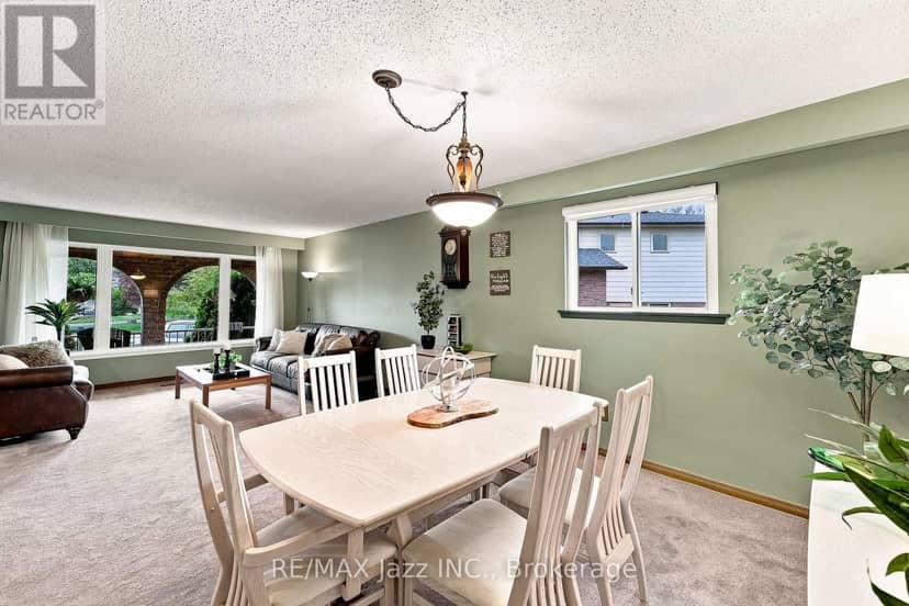 76 Chester Crescent — photo 9 of 40