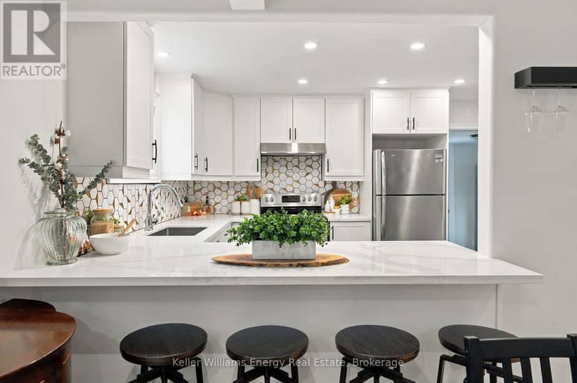 123 Barrie Avenue — photo 12 of 33