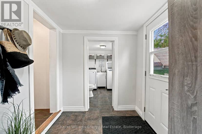123 Barrie Avenue — photo 19 of 33