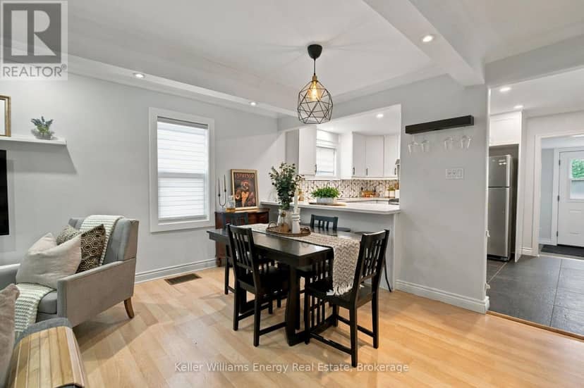 123 Barrie Avenue — photo 9 of 33