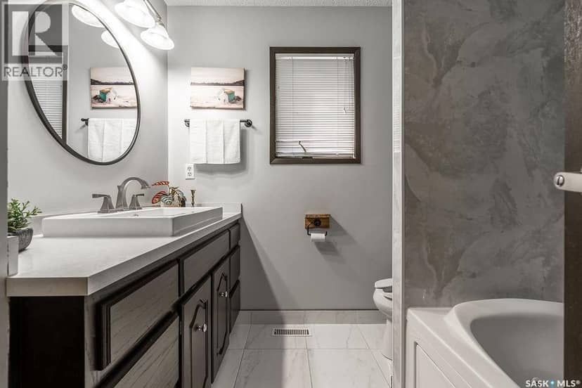 258 AE Adams CRESCENT — photo 35 of 40