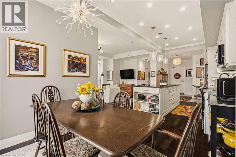 90 CHARLTON Avenue W Unit# PH1 — photo 17 of 40