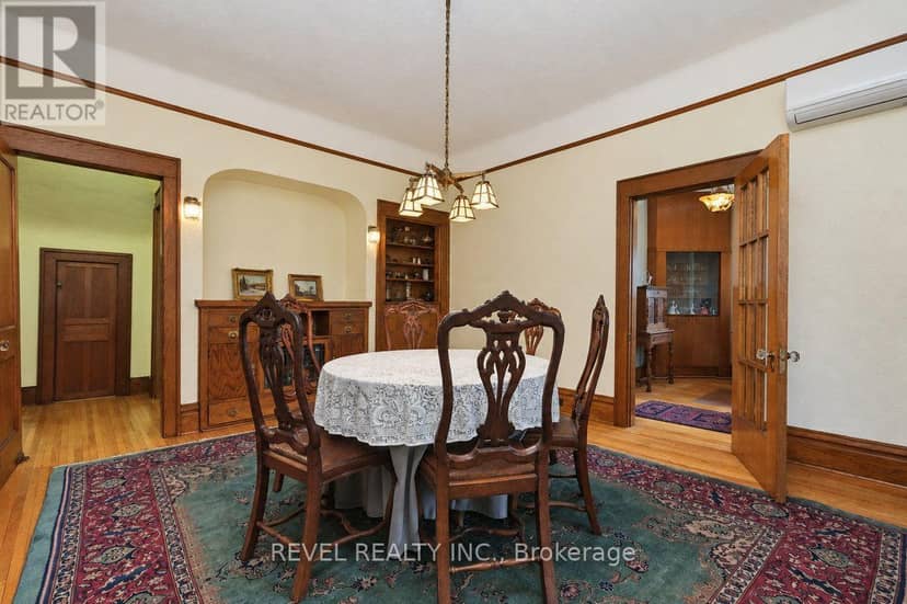 204 Clemow Avenue — photo 17 of 40