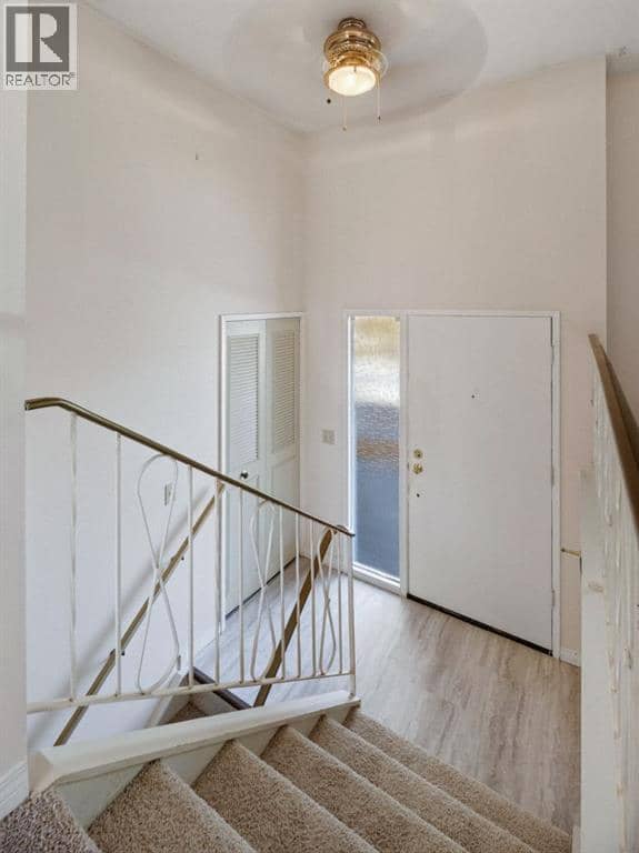 1219 Hunterquay Hill NW, Calgary, photo 3