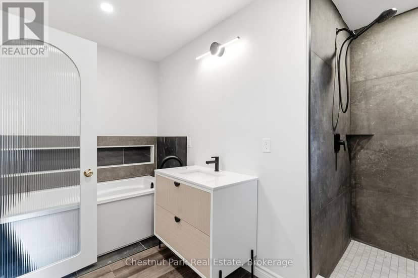 30 Catharine Crescent — photo 15 of 39