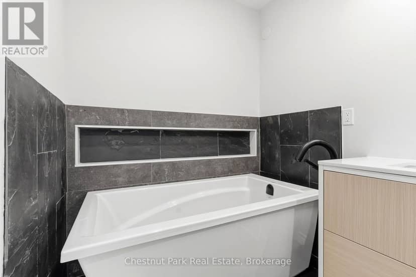 30 Catharine Crescent — photo 17 of 39