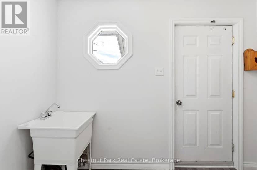 30 Catharine Crescent — photo 22 of 39