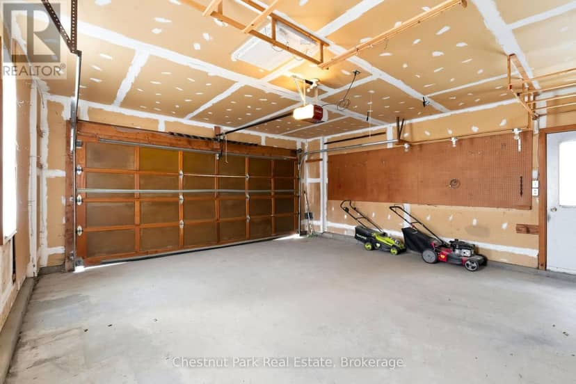30 Catharine Crescent — photo 23 of 39