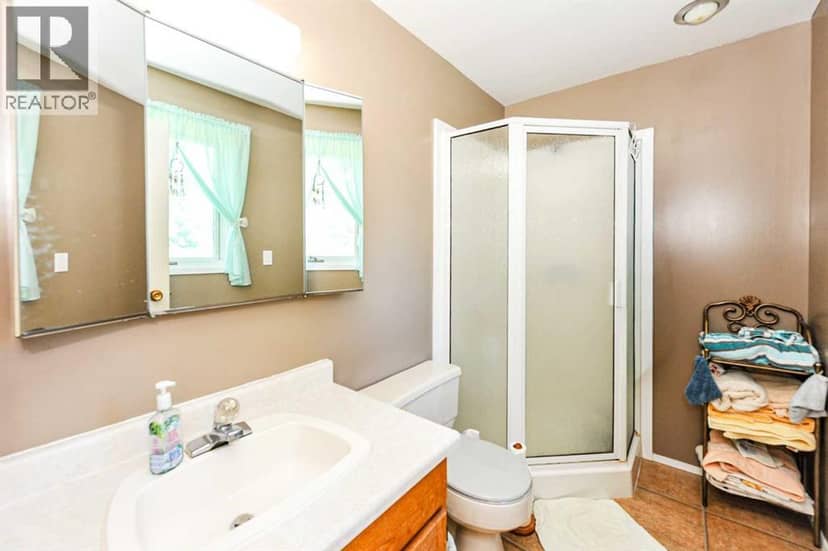 4912 56 Avenue — photo 16 of 40