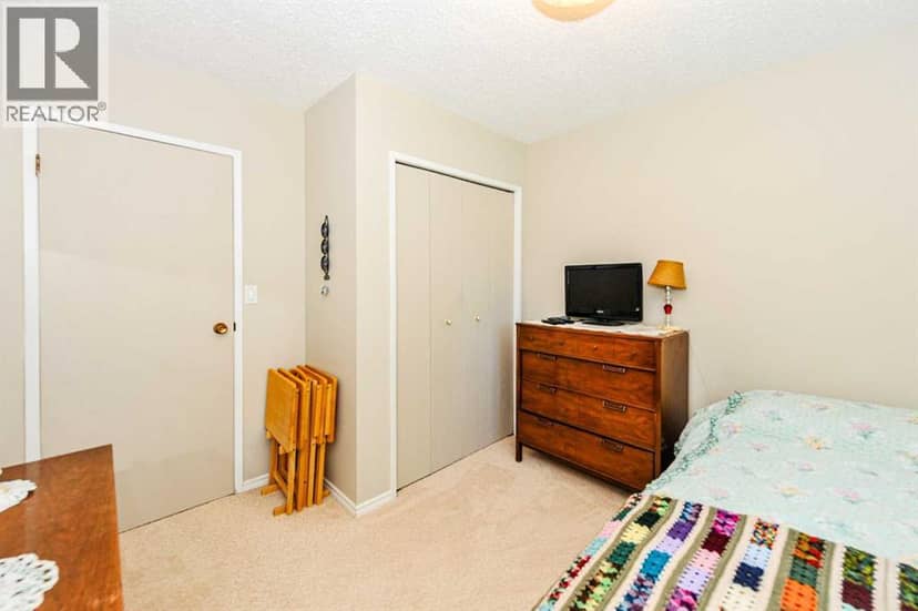 4912 56 Avenue — photo 18 of 40