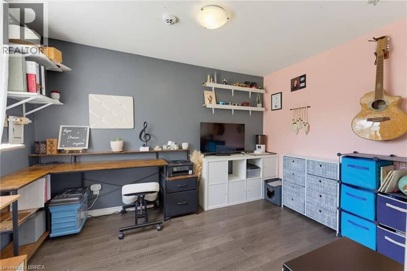 252 DUNDAS Street — photo 15 of 34