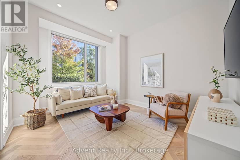 3 - 18 Greenbriar Road, Toronto, photo 2