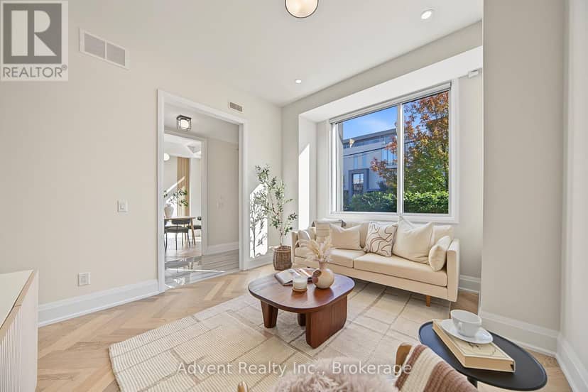 3 - 18 Greenbriar Road, Toronto, photo 4