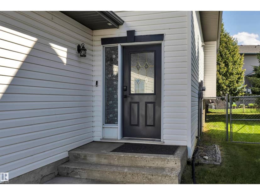 32 Meadowview Dr, Leduc, photo 2