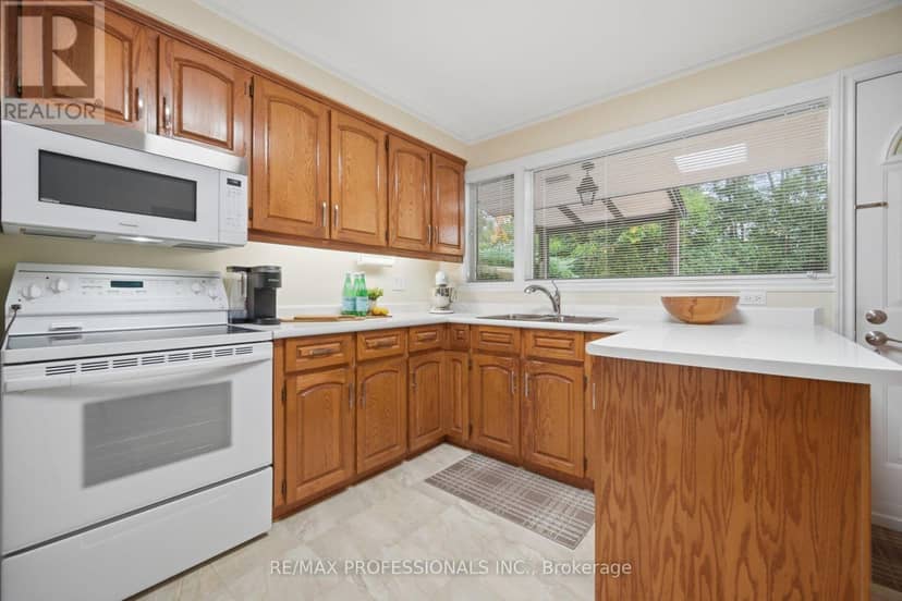 9 Humber Ridge Drive — photo 14 of 40