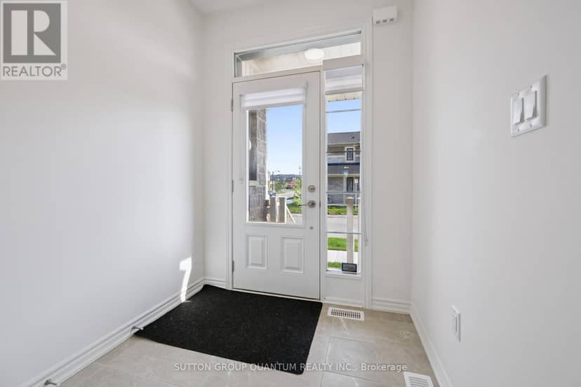 3040 Robert Lamb Boulevard, Oakville, photo 3