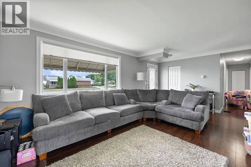399 St. Peter Street, Lakeshore, photo 2