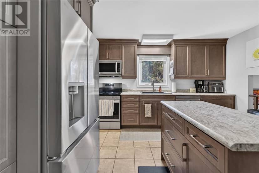 1785 Graywood Drive — photo 11 of 37