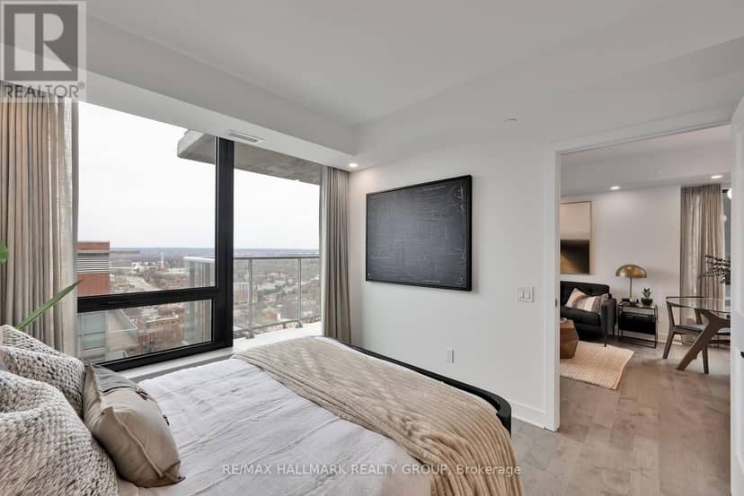 1407 - 180 George Street — photo 26 of 40
