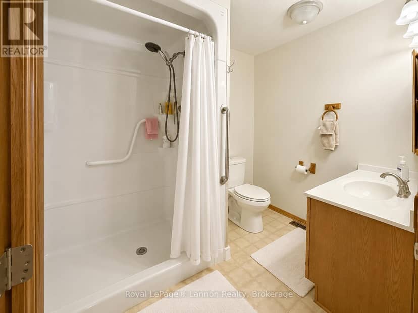 123 Burns Street — photo 11 of 16