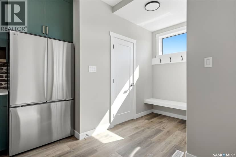 7635 Walsh AVENUE — photo 15 of 37