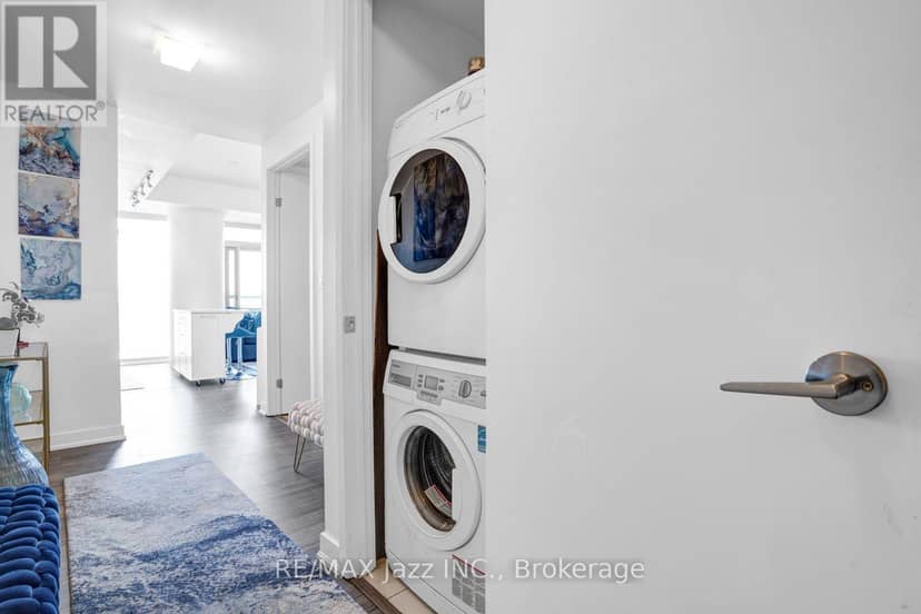 3808 - 14 York Street — photo 10 of 26