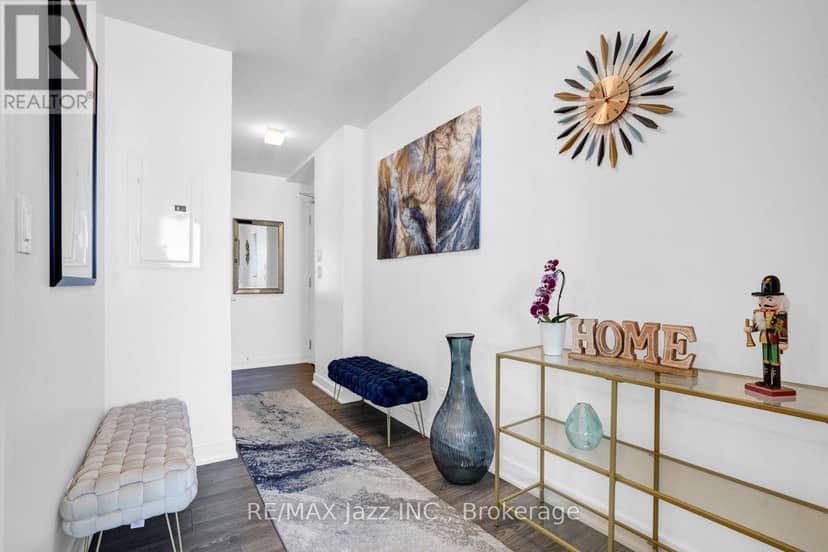 3808 - 14 York Street — photo 11 of 26