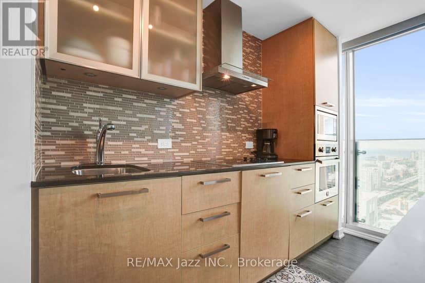 3808 - 14 York Street — photo 5 of 26