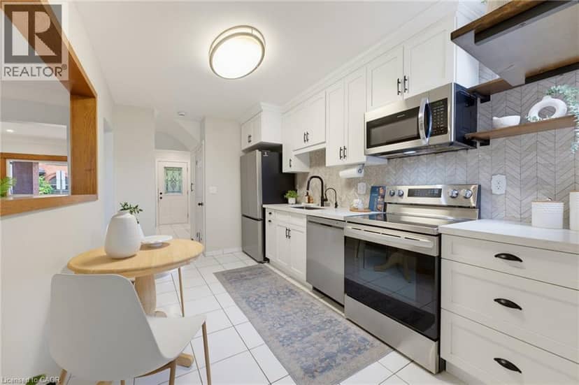 23 NIGHTINGALE Street — photo 10 of 22