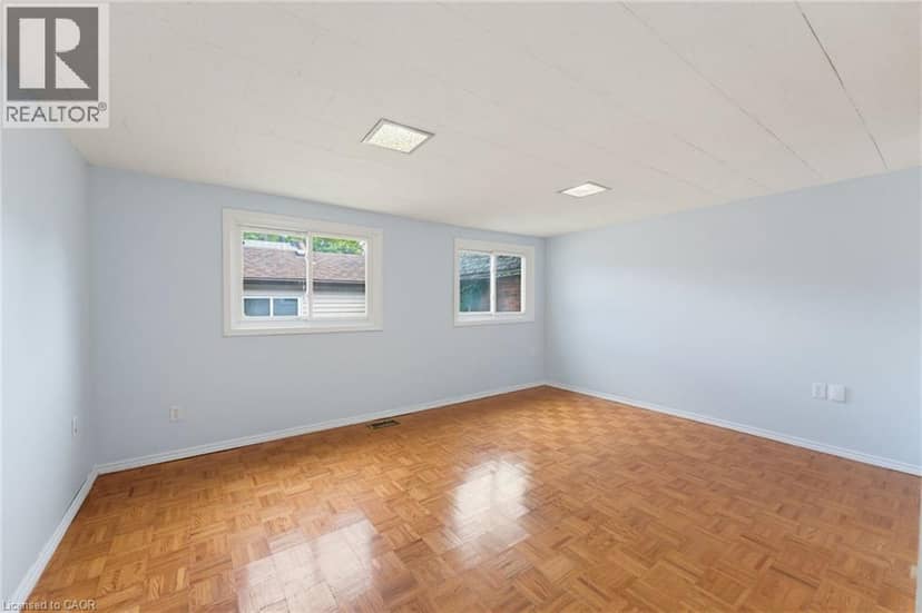 23 NIGHTINGALE Street — photo 11 of 22