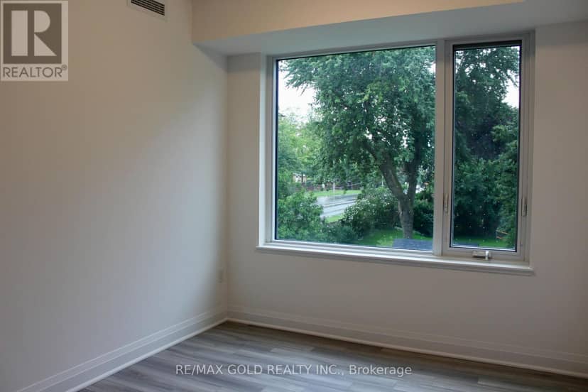 218 - 3220 Sheppard Avenue E — photo 10 of 14