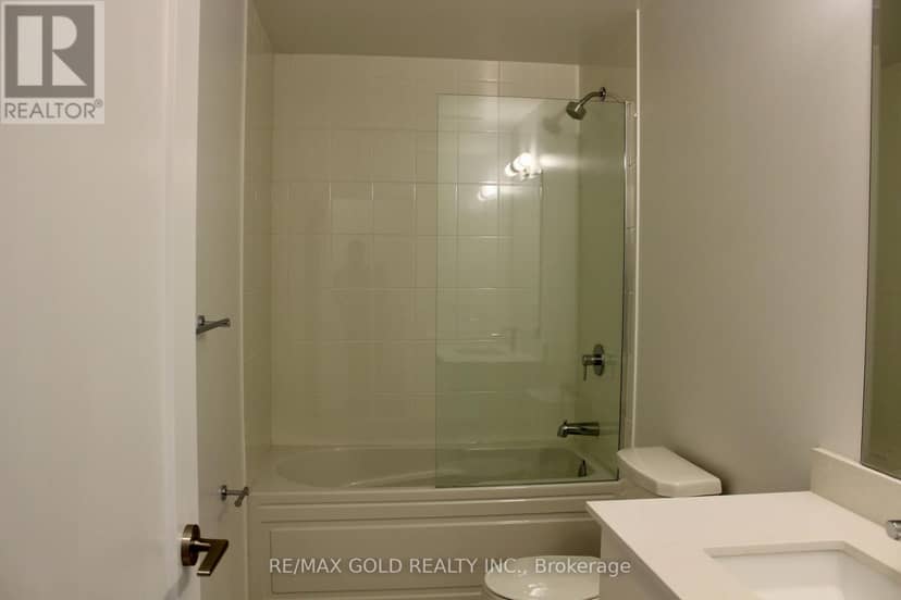 218 - 3220 Sheppard Avenue E — photo 13 of 14