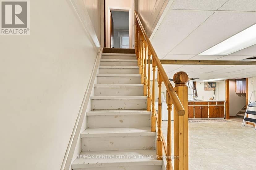 984 Fanshawe Park Road E — photo 32 of 40