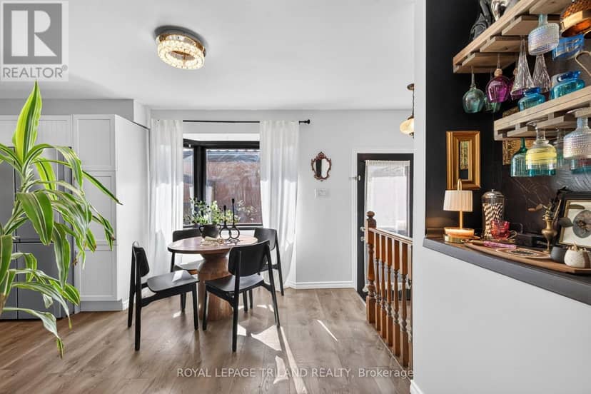 38 Caprice Crescent — photo 11 of 40