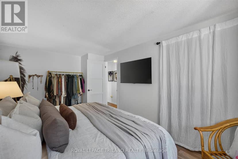 38 Caprice Crescent — photo 13 of 40