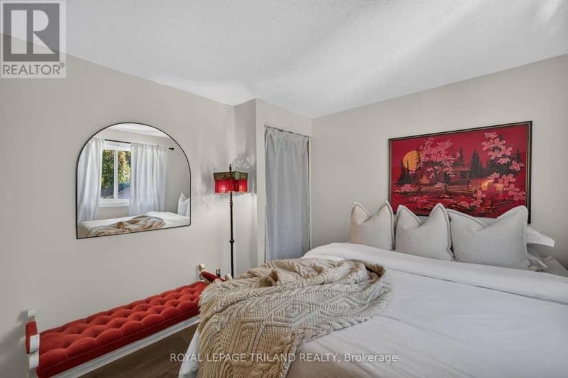 38 Caprice Crescent — photo 15 of 40