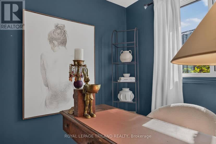 38 Caprice Crescent — photo 17 of 40