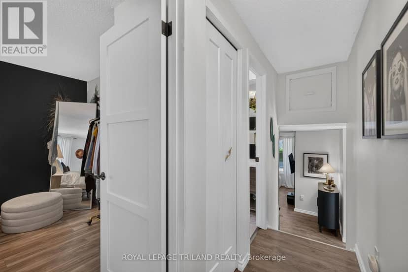 38 Caprice Crescent — photo 18 of 40