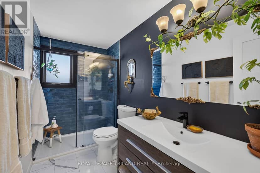 38 Caprice Crescent — photo 19 of 40