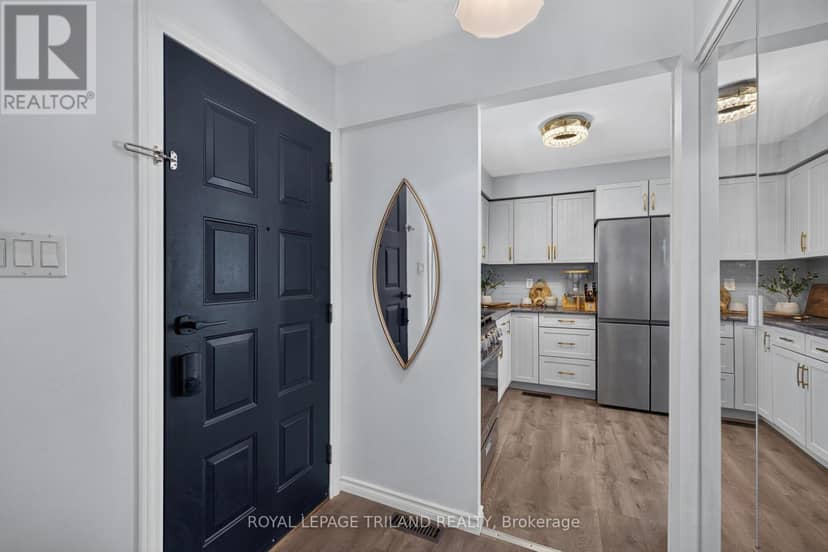 38 Caprice Crescent — photo 2 of 40