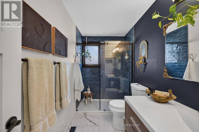 38 Caprice Crescent — photo 20 of 40