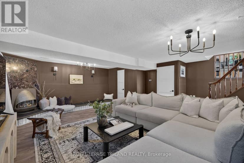 38 Caprice Crescent — photo 23 of 40