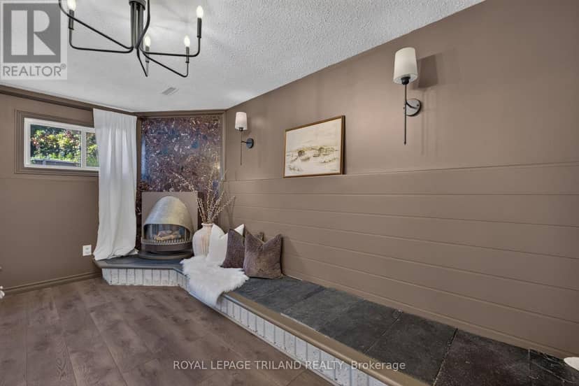38 Caprice Crescent — photo 25 of 40