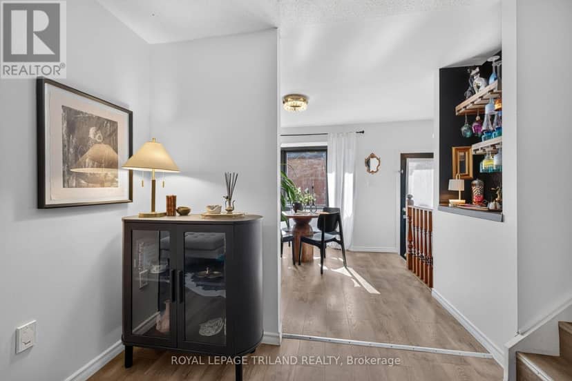 38 Caprice Crescent — photo 3 of 40
