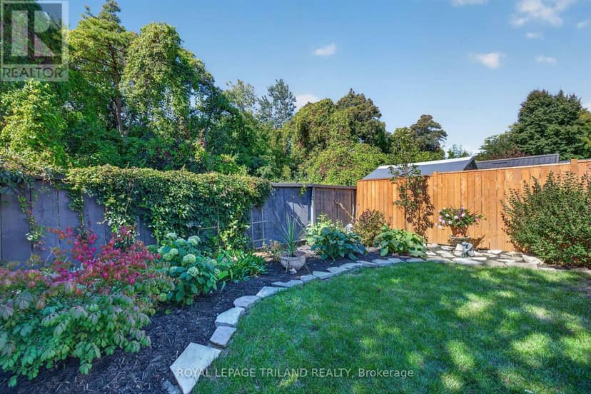 38 Caprice Crescent — photo 34 of 40
