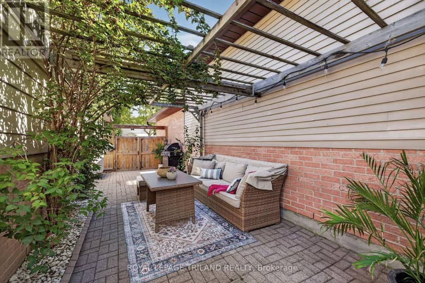 38 Caprice Crescent — photo 37 of 40
