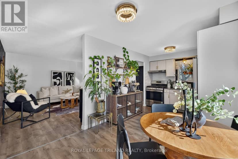 38 Caprice Crescent — photo 4 of 40
