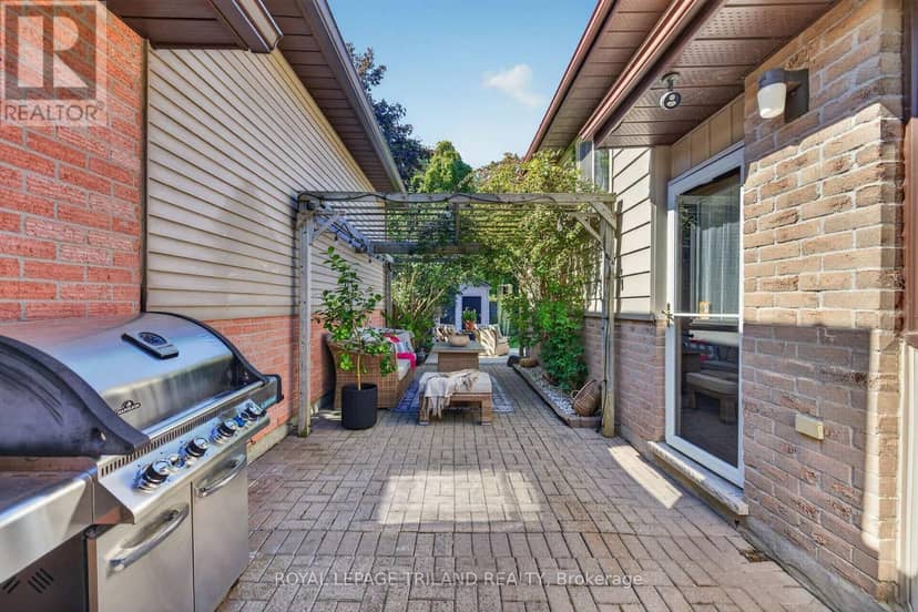 38 Caprice Crescent — photo 40 of 40
