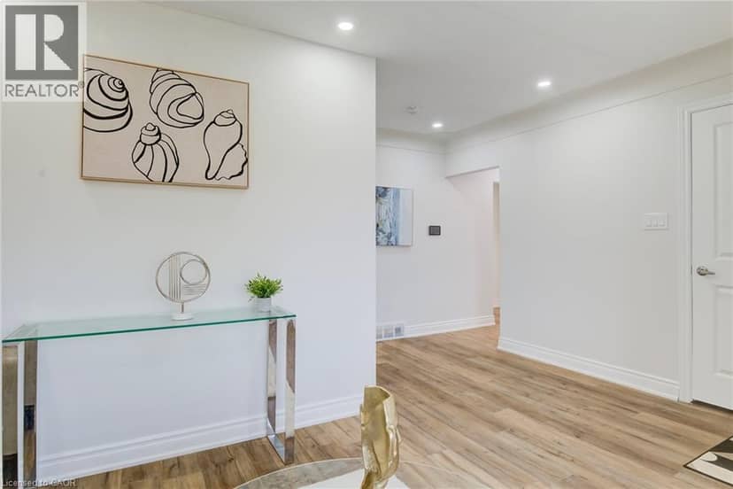 46 TRAYNOR Avenue — photo 9 of 40