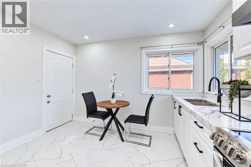 46 TRAYNOR Avenue — photo 16 of 40